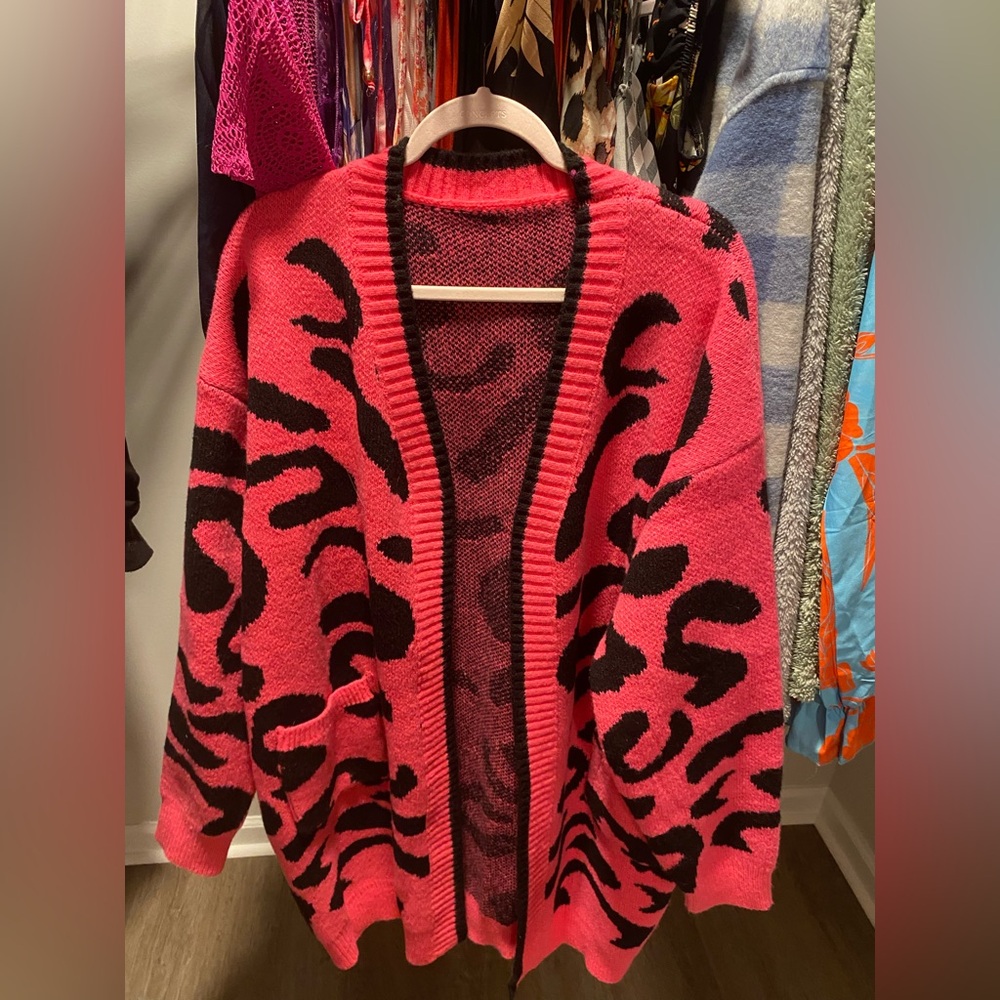 Women's Pink and Black leopard Patterned Sweater